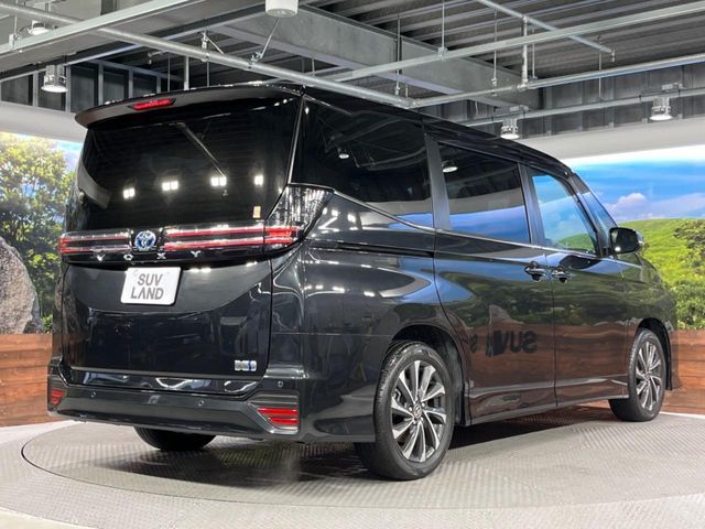 VOXY HYBRID
