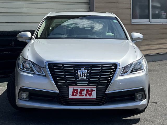 CROWN sedan