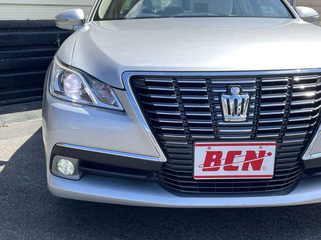 CROWN sedan