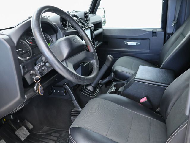 ROVER DEFENDER