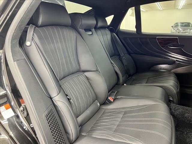 LEXUS LS500h 4WD