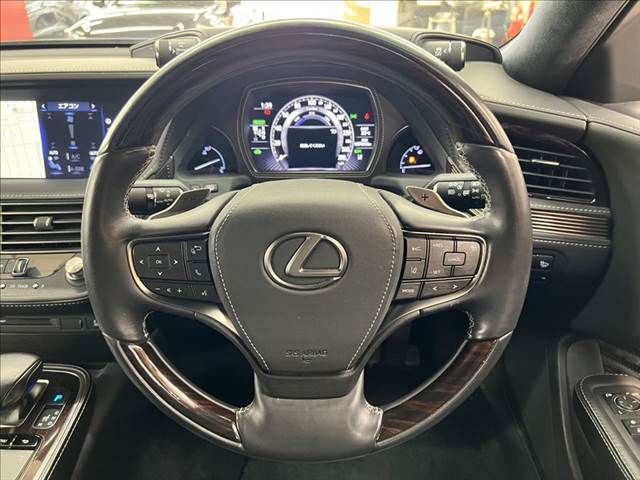 LEXUS LS500h 4WD