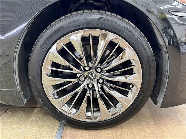 LEXUS LS500h 4WD