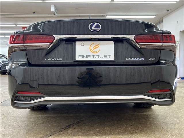 LEXUS LS500h 4WD