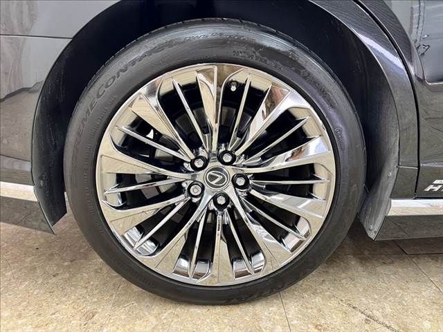 LEXUS LS500h 4WD