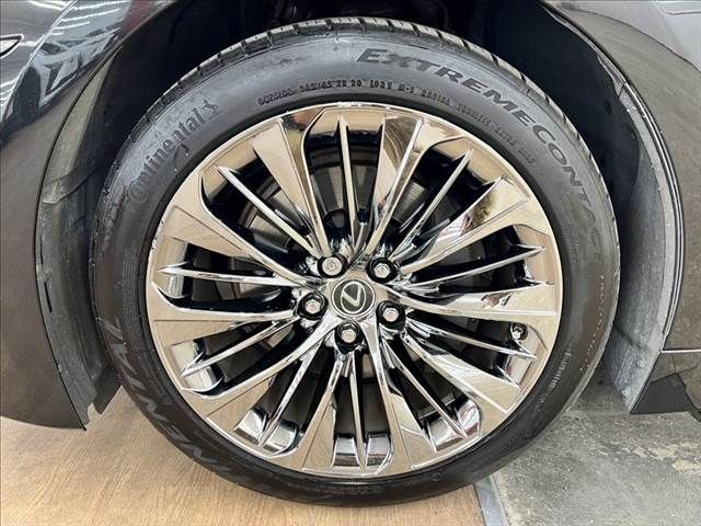 LEXUS LS500h 4WD