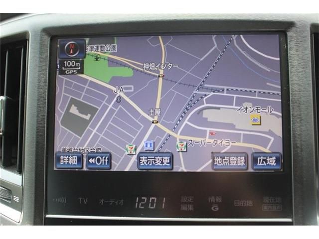 CROWN sedan hybrid