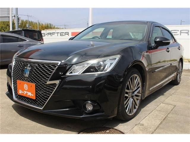 CROWN sedan hybrid