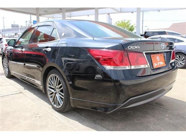 CROWN sedan hybrid