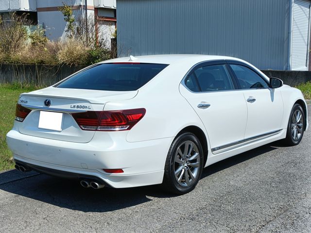 LEXUS LS600hL