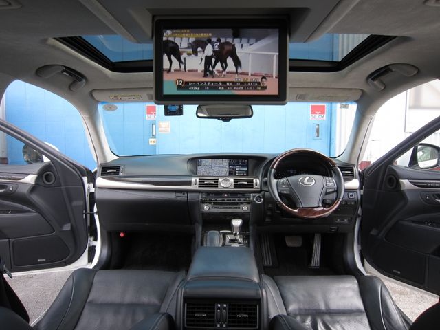 LEXUS LS600hL