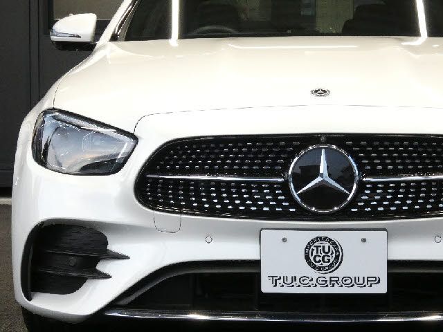 MERCEDES BENZ E class sedan