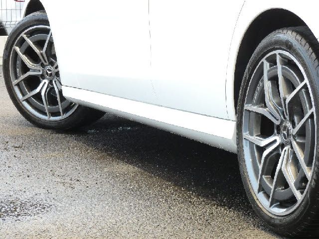 MERCEDES BENZ E class sedan