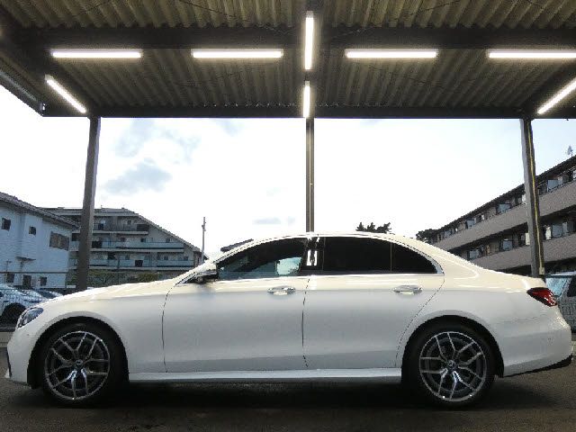 MERCEDES BENZ E class sedan