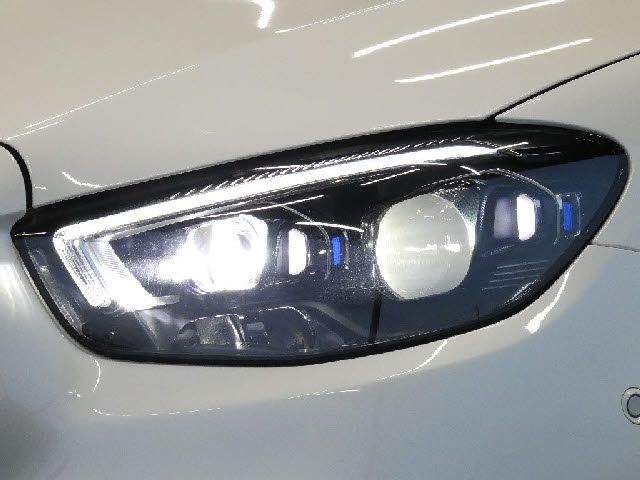 MERCEDES BENZ E class sedan
