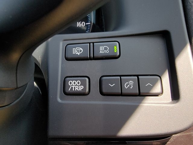 CROWN sedan hybrid