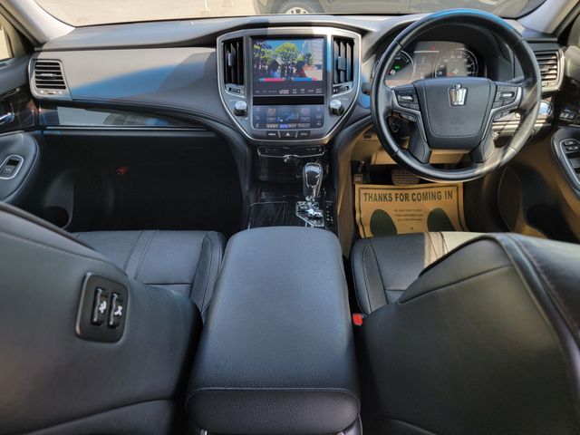 CROWN sedan hybrid