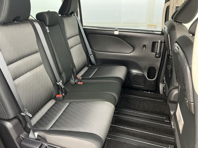 SERENA S-HYBRID 4WD