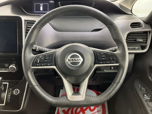 SERENA S-HYBRID 4WD