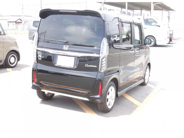 N BOX CUSTOM 4WD