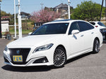 CROWN sedan hybrid