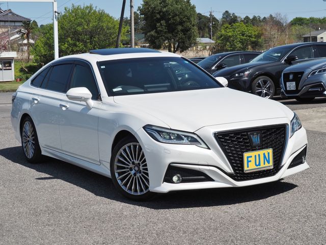 CROWN sedan hybrid