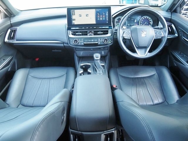 CROWN sedan hybrid