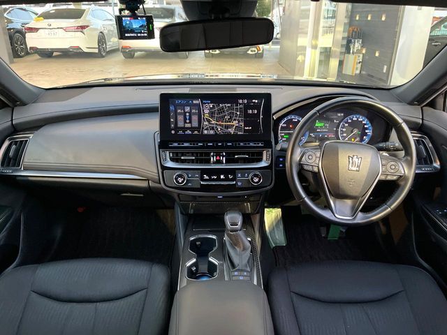 CROWN sedan hybrid