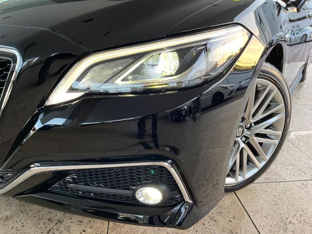 CROWN sedan hybrid