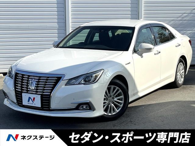 CROWN sedan hybrid