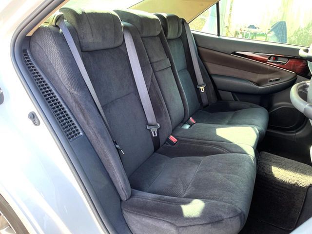 CROWN sedan hybrid