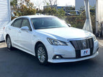 CROWN sedan hybrid