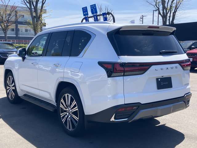 LEXUS LX600