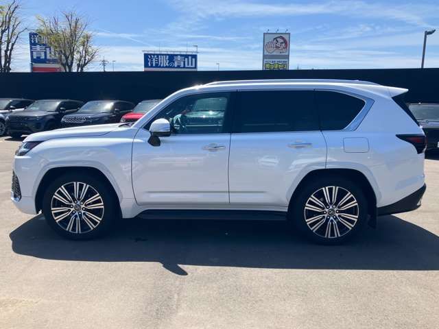 LEXUS LX600