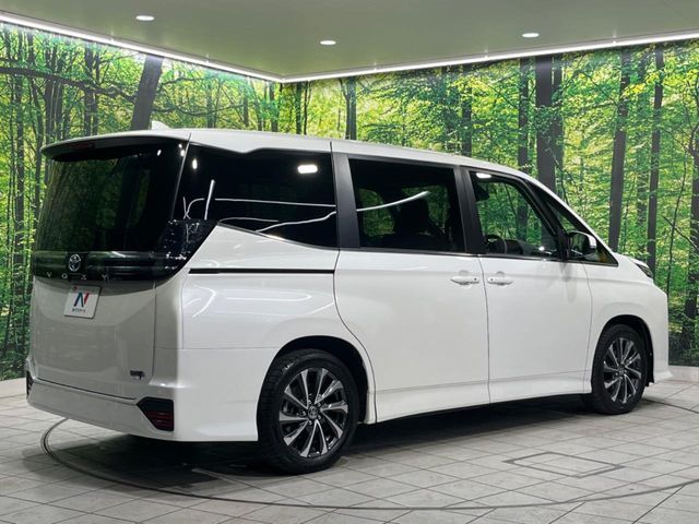 VOXY HYBRID