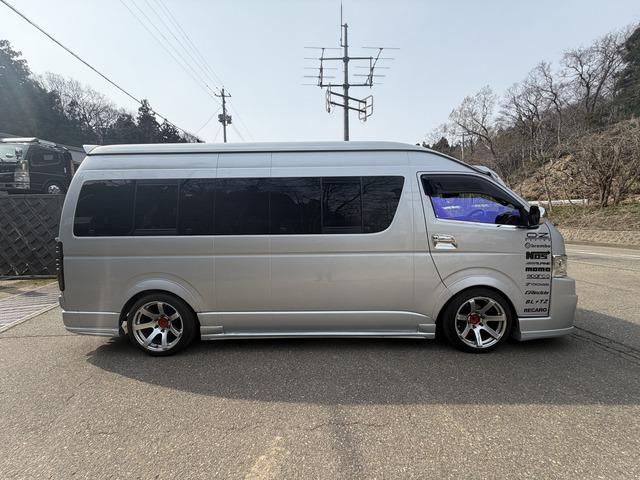HIACE COMMUTER