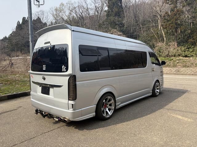 HIACE COMMUTER