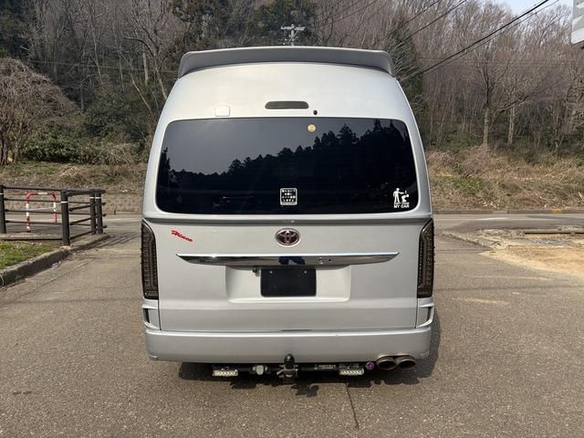 HIACE COMMUTER