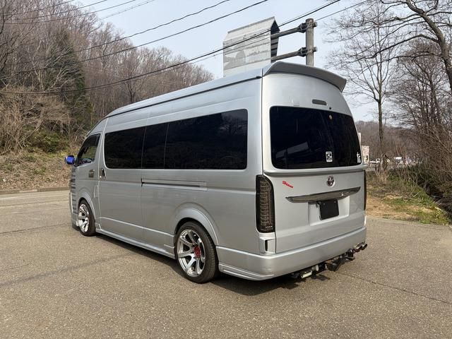 HIACE COMMUTER