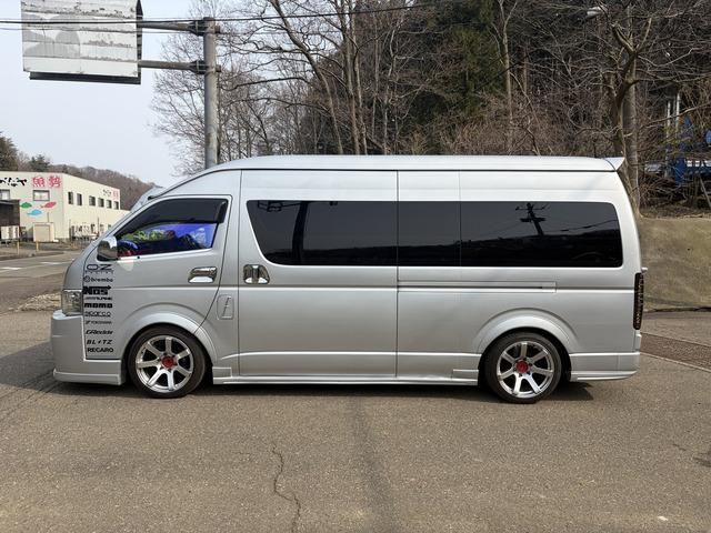 HIACE COMMUTER