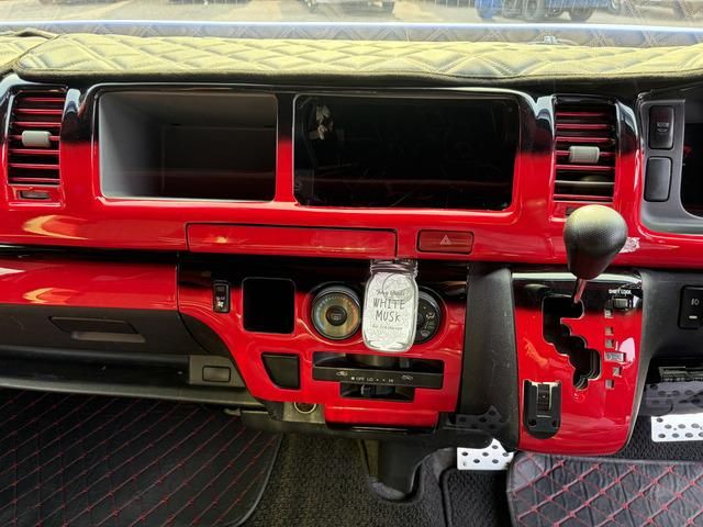 HIACE COMMUTER