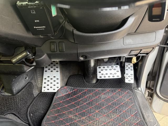HIACE COMMUTER