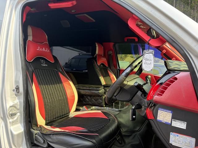 HIACE COMMUTER