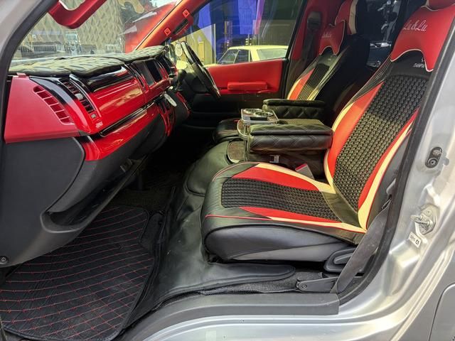 HIACE COMMUTER