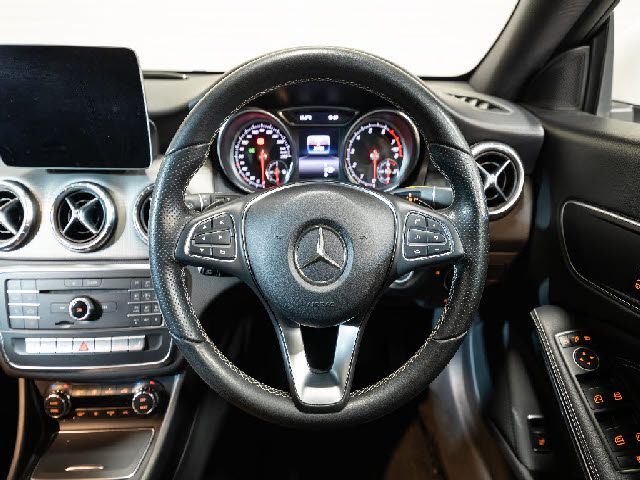 MERCEDES BENZ CLA Shooting Brake