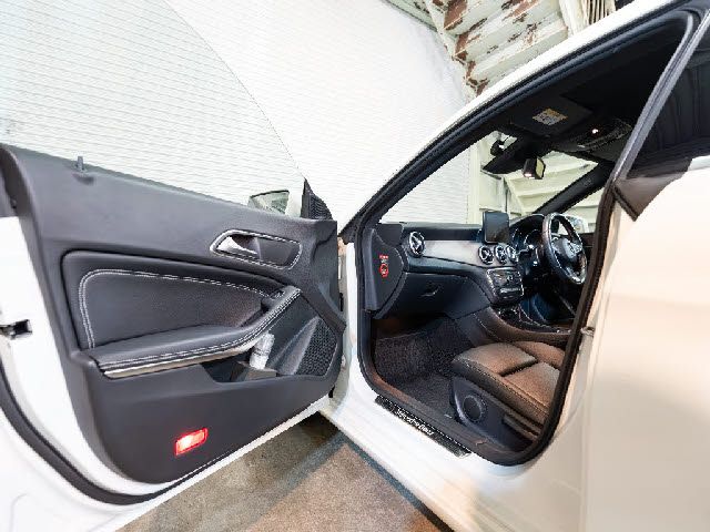 MERCEDES BENZ CLA Shooting Brake