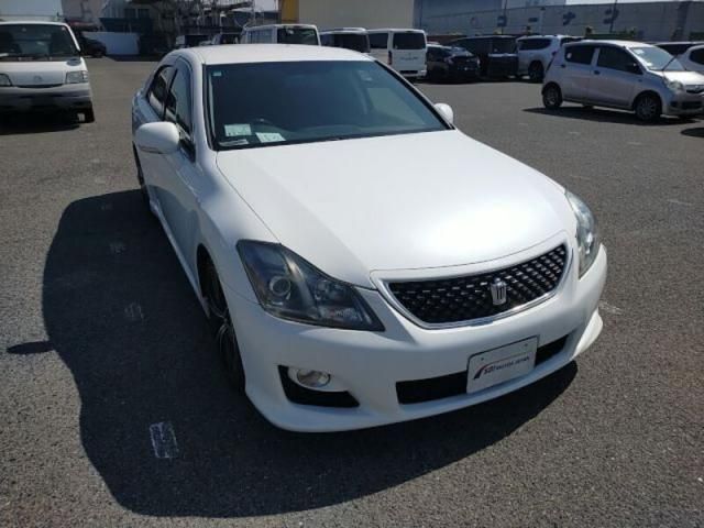 CROWN sedan