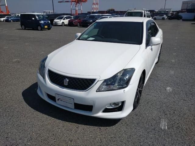 CROWN sedan
