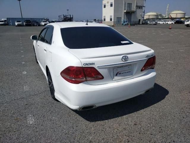 CROWN sedan