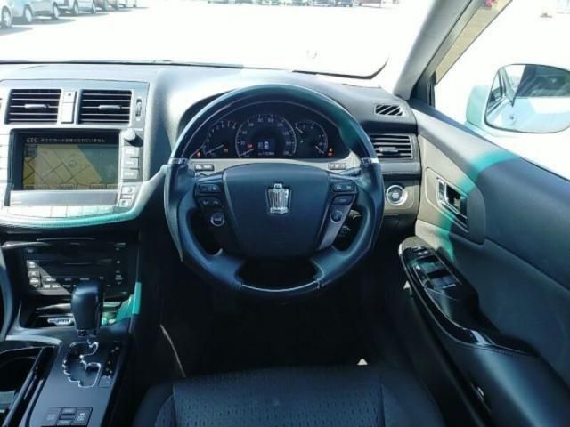 CROWN sedan